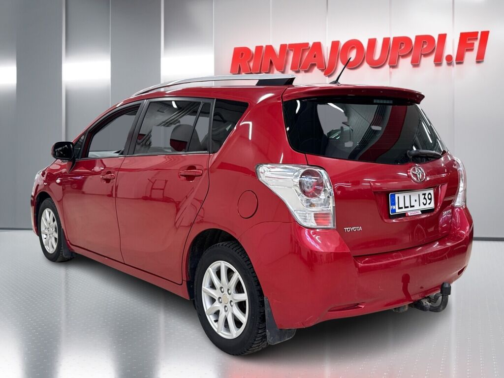 Toyota Verso 2010 Punainen