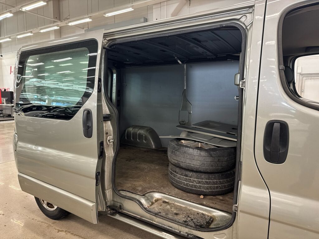 Opel Vivaro 2010 Harmaa