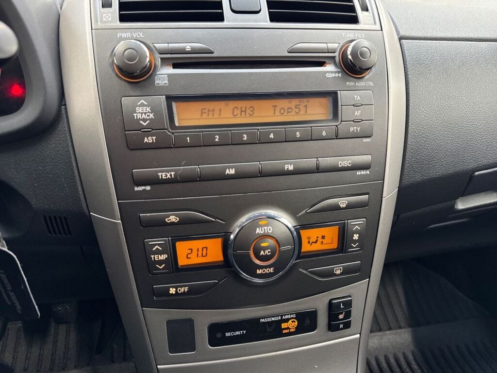 Toyota Corolla 2010 Punainen