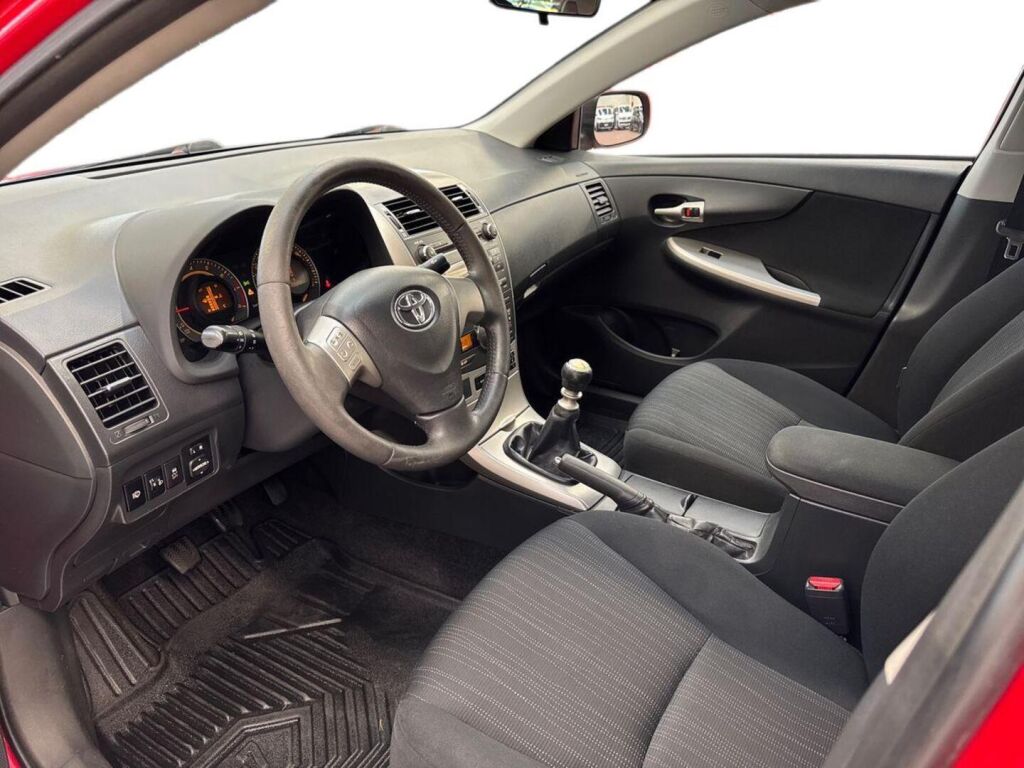 Toyota Corolla 2010 Punainen