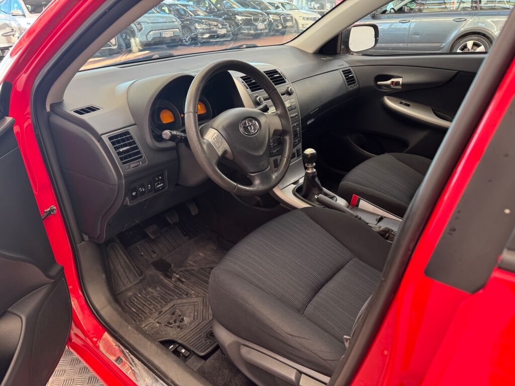 Toyota Corolla 2010 Punainen