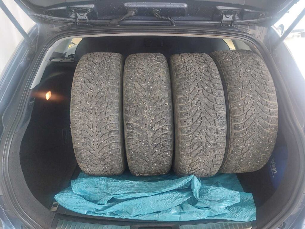 Toyota Avensis 2010 Sininen