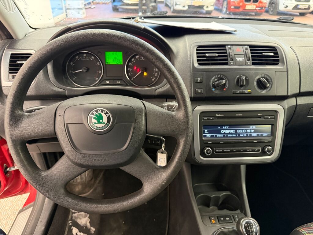 Skoda Fabia 2013 Punainen