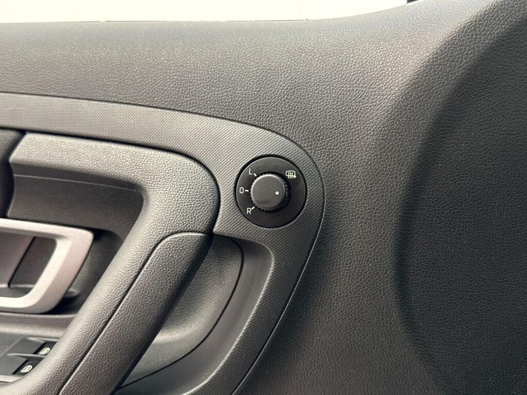 Skoda Fabia 2013 Punainen