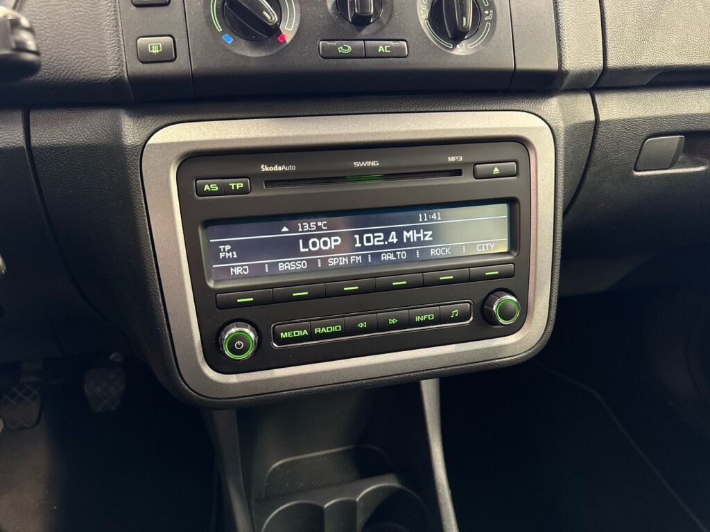 Skoda Fabia 2013 Punainen