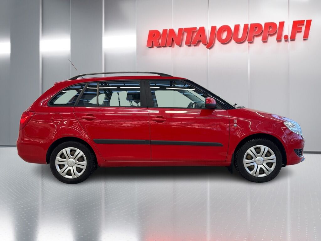 Skoda Fabia 2013 Punainen