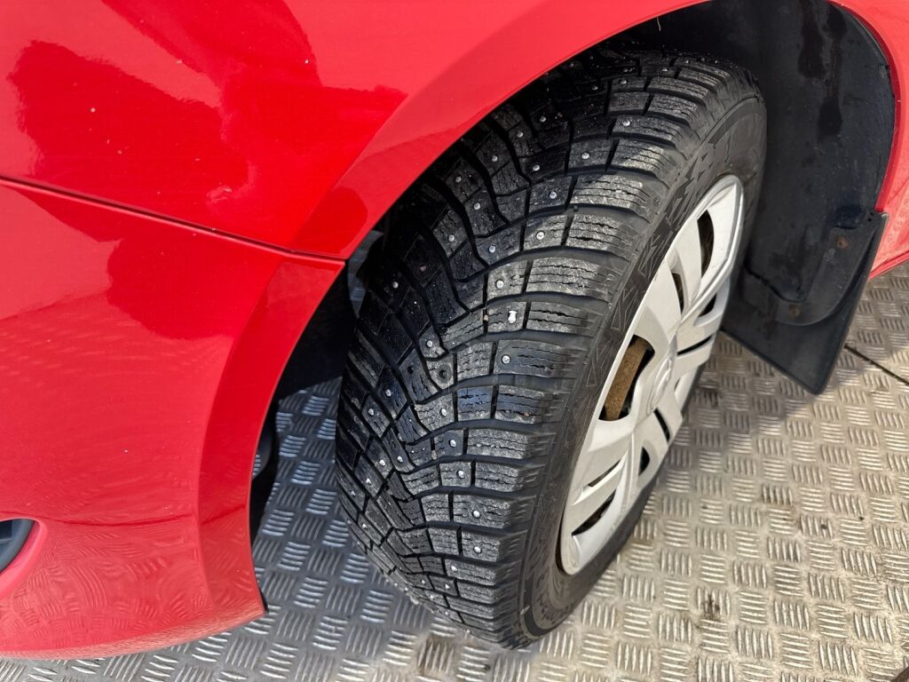 Skoda Fabia 2013 Punainen