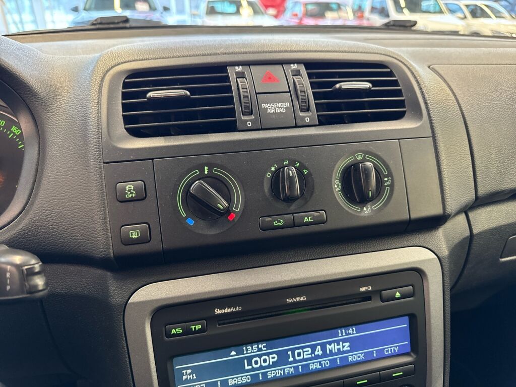 Skoda Fabia 2013 Punainen