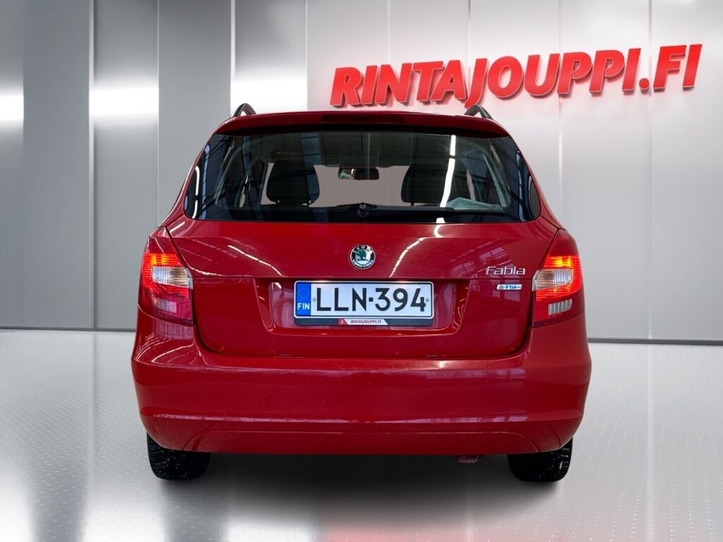 Skoda Fabia 2013 Punainen