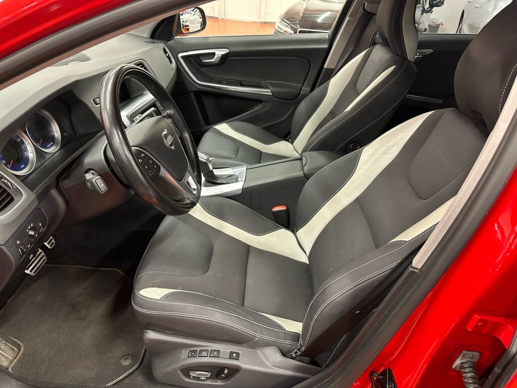 Volvo S60 2012 Punainen