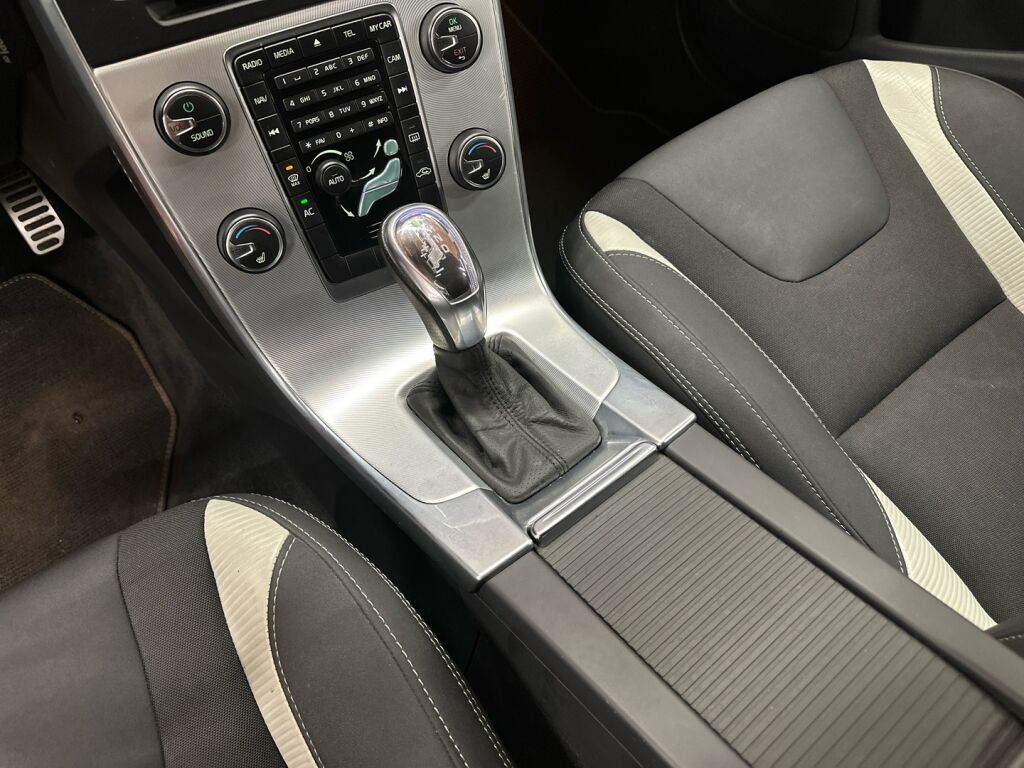 Volvo S60 2012 Punainen