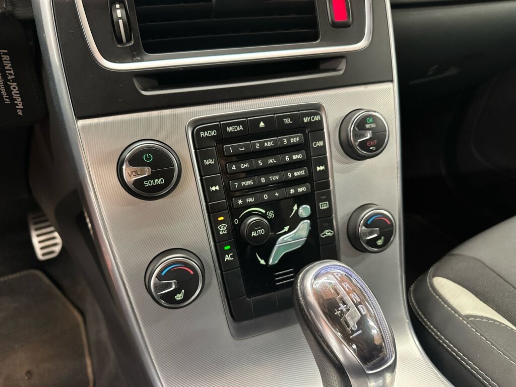 Volvo S60 2012 Punainen