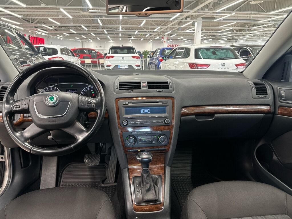 Skoda Octavia 2012 Ruskea (beige)