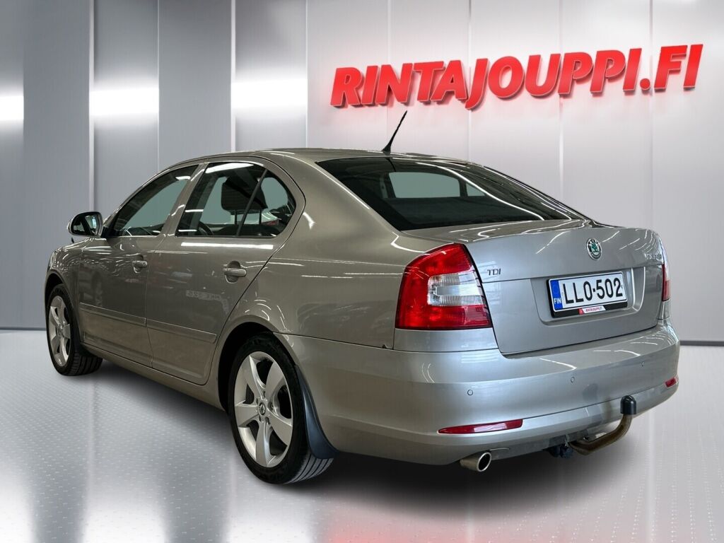 Skoda Octavia 2012 Ruskea (beige)