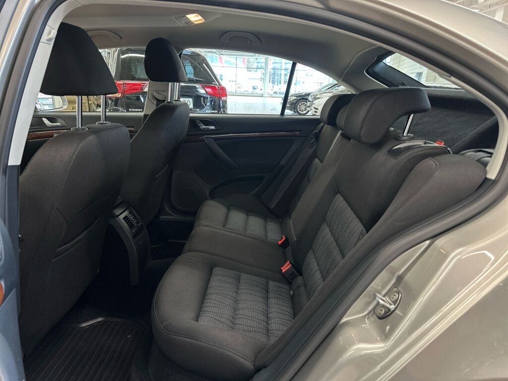 Skoda Octavia 2012 Ruskea (beige)