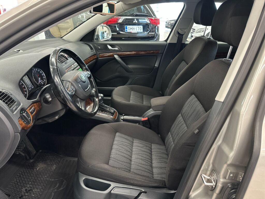 Skoda Octavia 2012 Ruskea (beige)