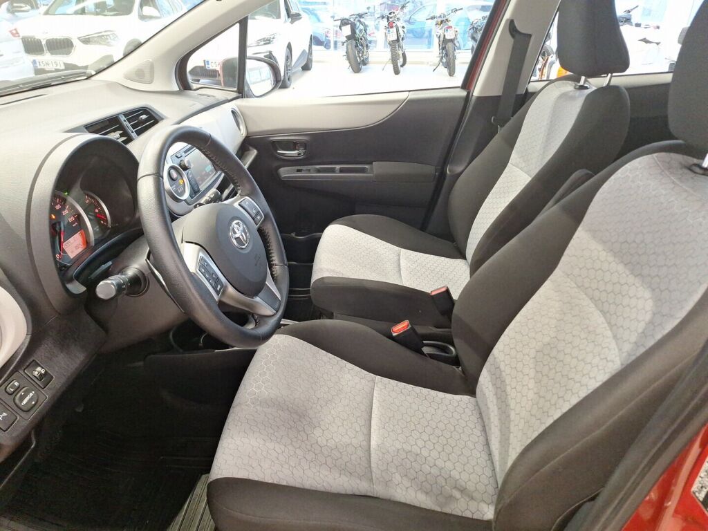 Toyota Yaris 2013 Punainen