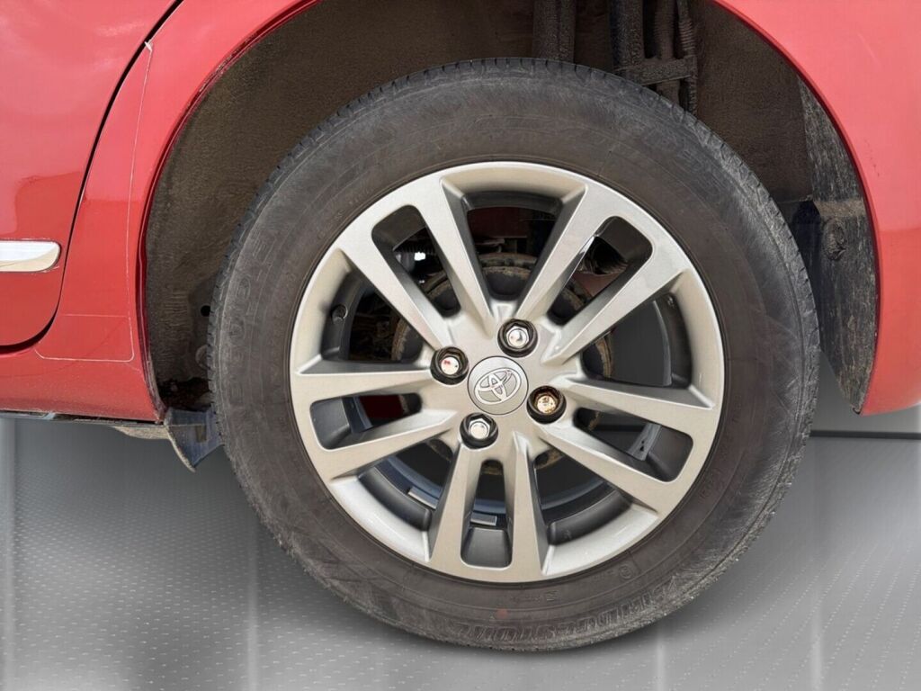 Toyota Yaris 2013 Punainen