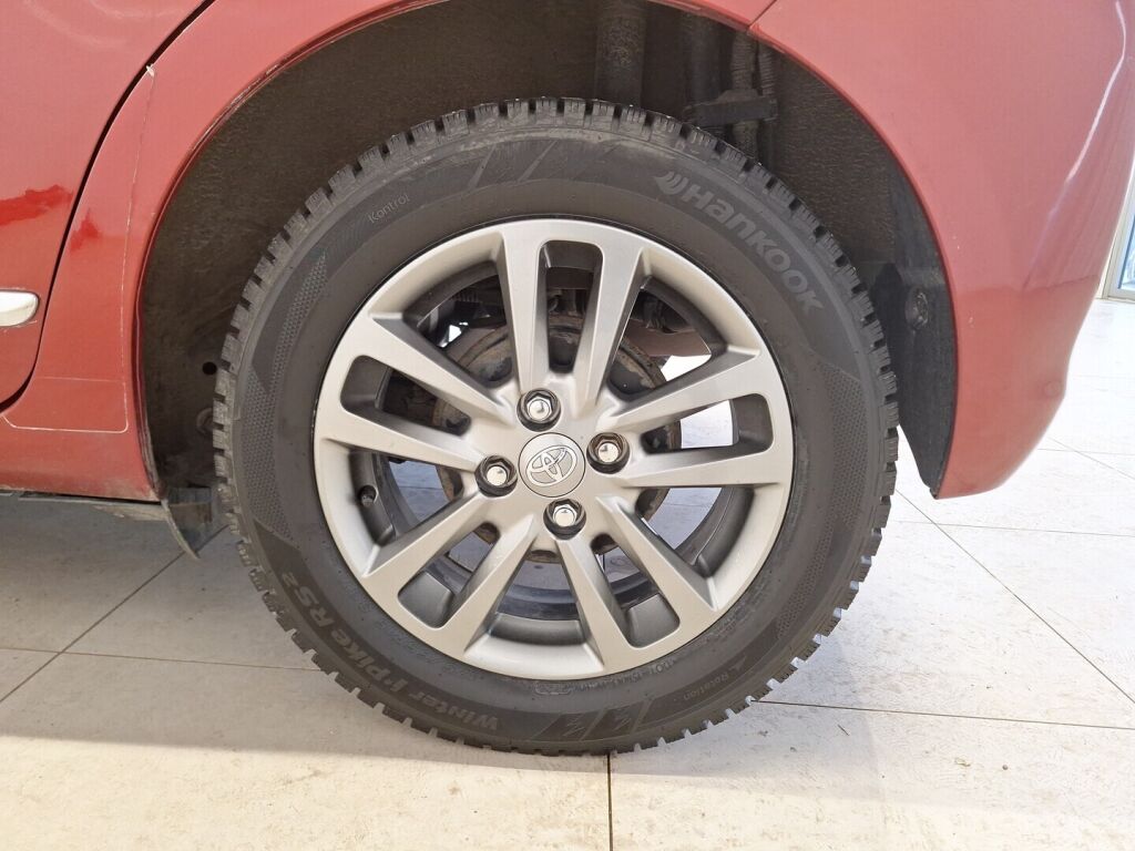 Toyota Yaris 2013 Punainen