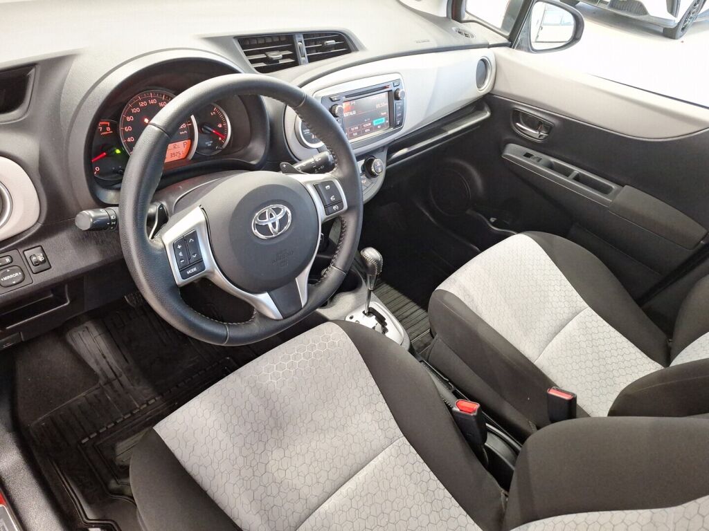 Toyota Yaris 2013 Punainen