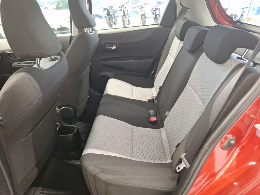 Toyota Yaris 2013 Punainen