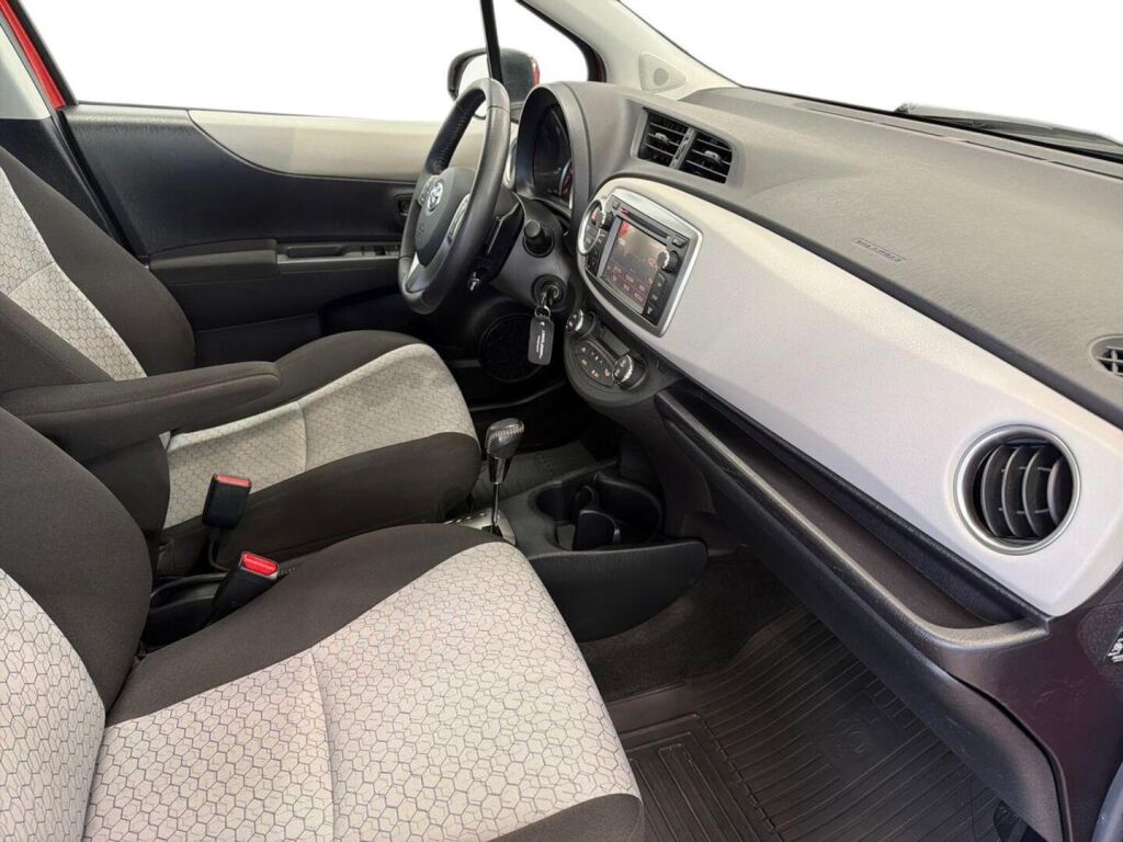 Toyota Yaris 2013 Punainen