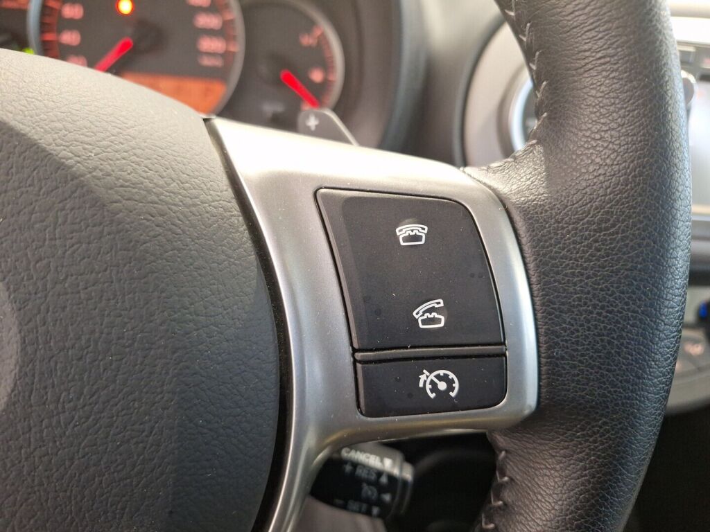 Toyota Yaris 2013 Punainen