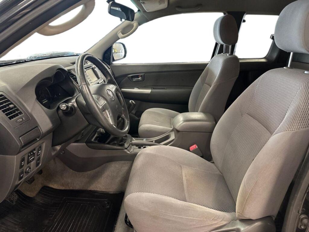 Toyota Hilux 2013 Musta
