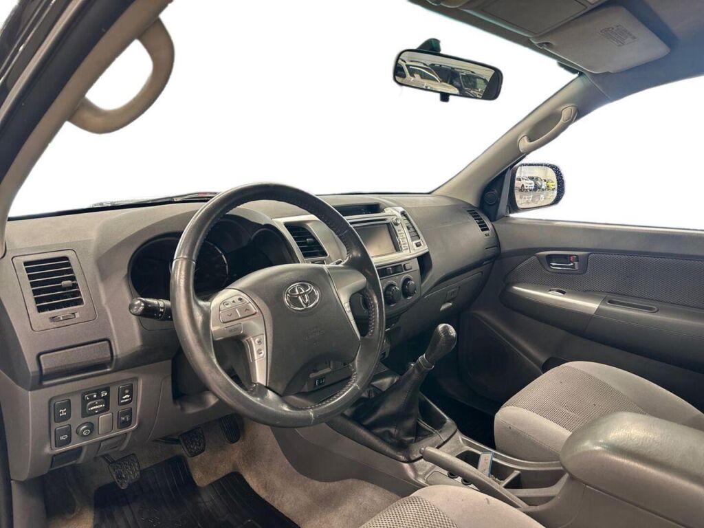 Toyota Hilux 2013 Musta