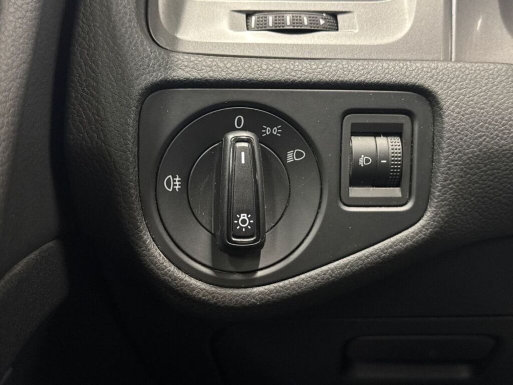 Volkswagen Golf 2013 Musta