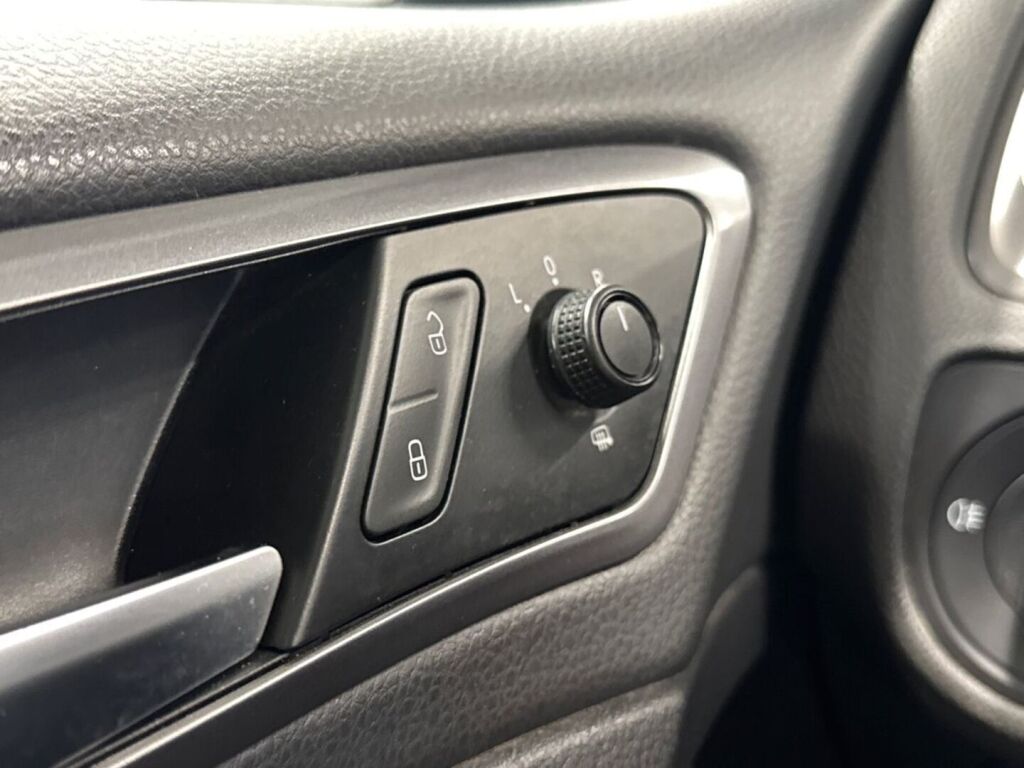 Volkswagen Golf 2013 Musta