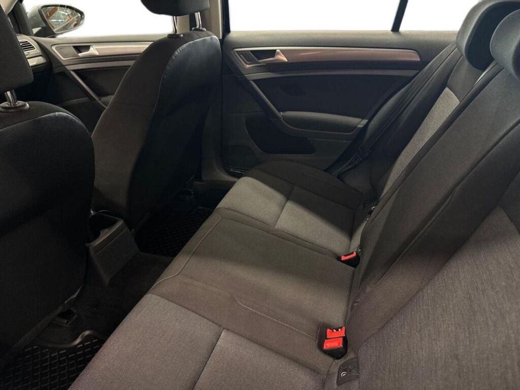 Volkswagen Golf 2013 Musta
