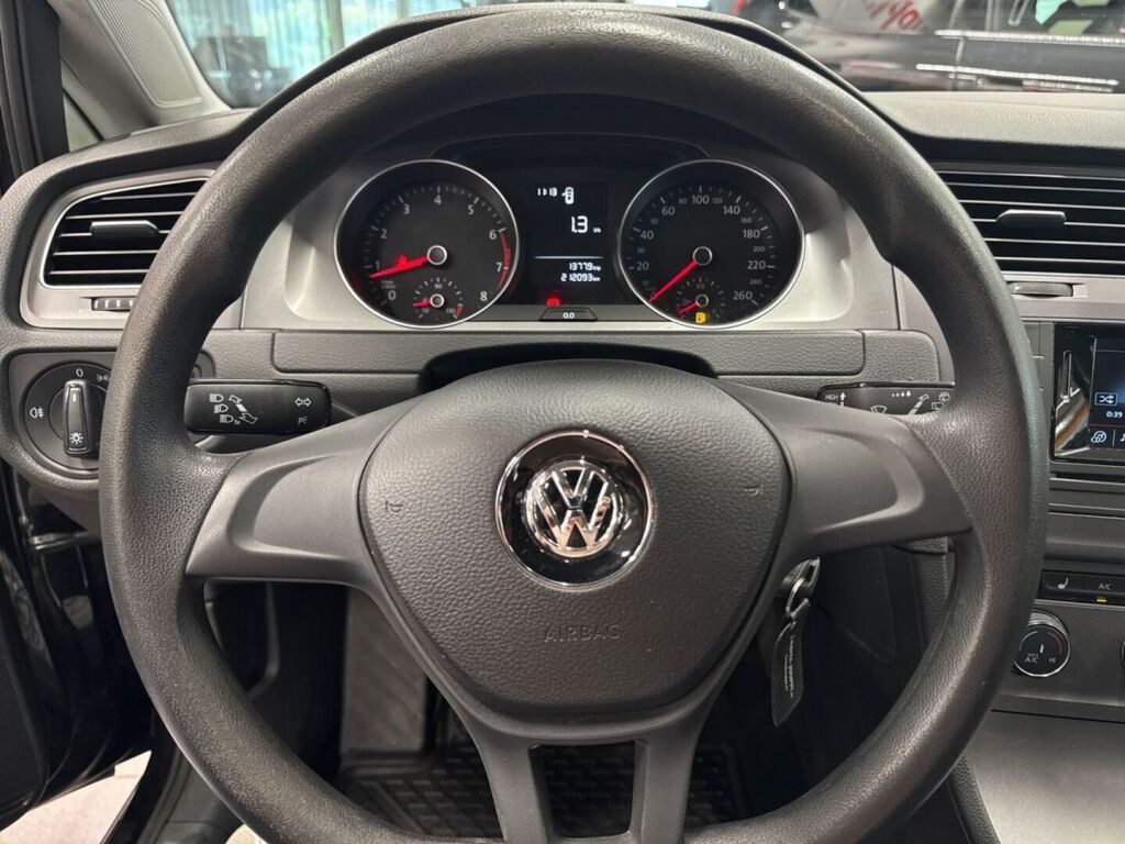 Volkswagen Golf 2013 Musta