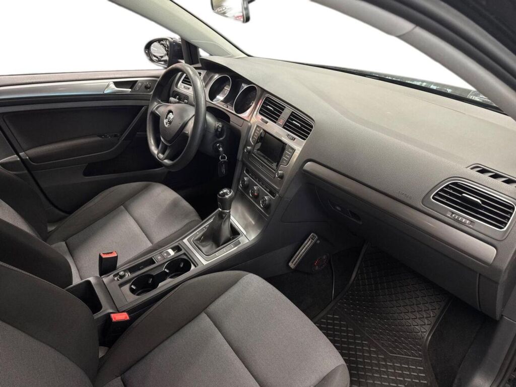 Volkswagen Golf 2013 Musta