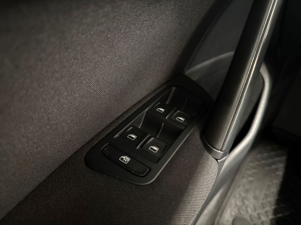 Volkswagen Golf 2013 Musta