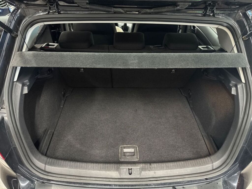 Volkswagen Golf 2013 Musta