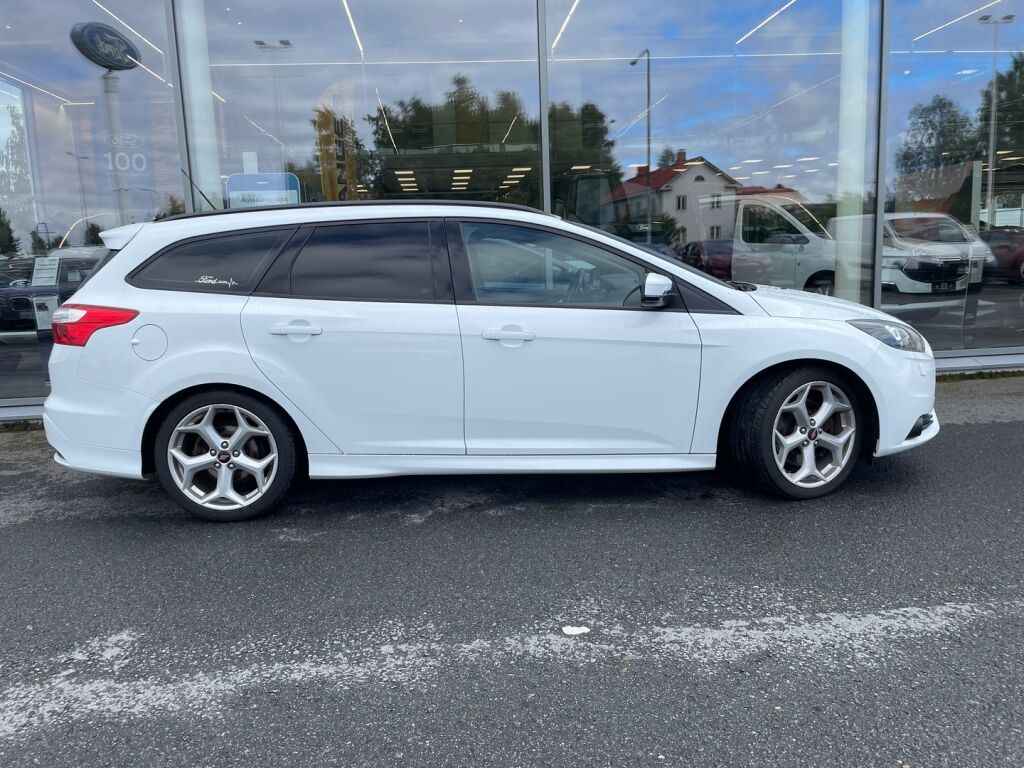 Ford Focus 2014 Valkoinen