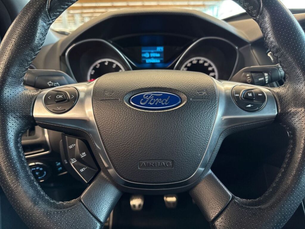 Ford Focus 2014 Valkoinen