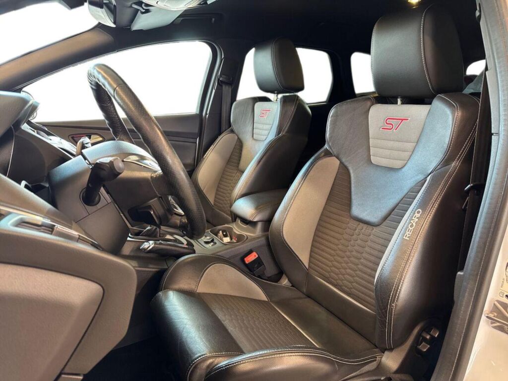 Ford Focus 2014 Valkoinen