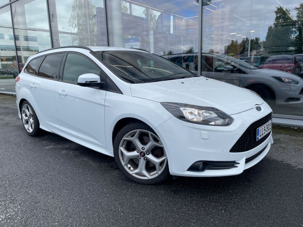 Ford Focus 2014 Valkoinen