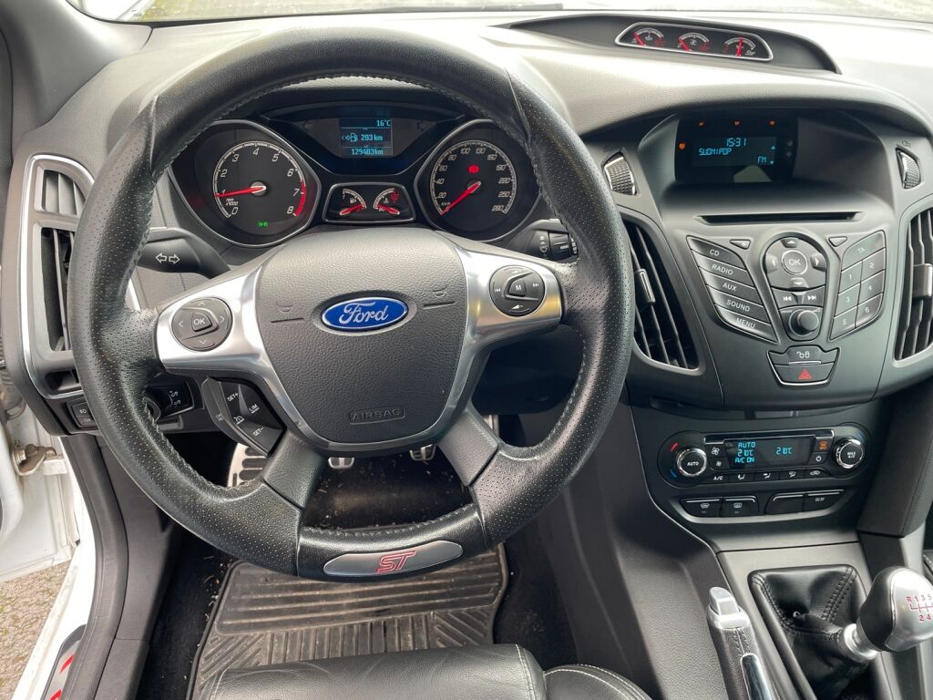 Ford Focus 2014 Valkoinen