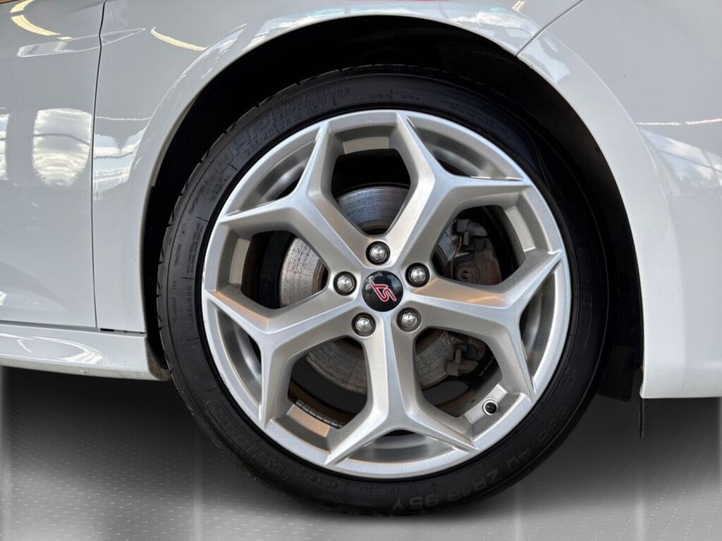 Ford Focus 2014 Valkoinen
