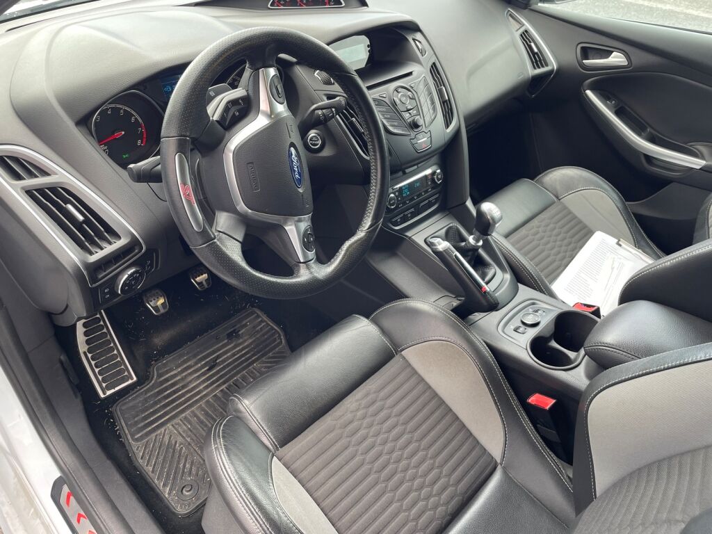 Ford Focus 2014 Valkoinen