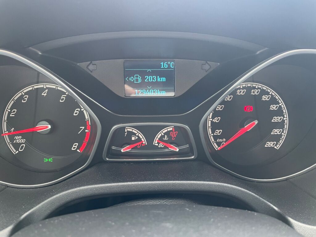 Ford Focus 2014 Valkoinen