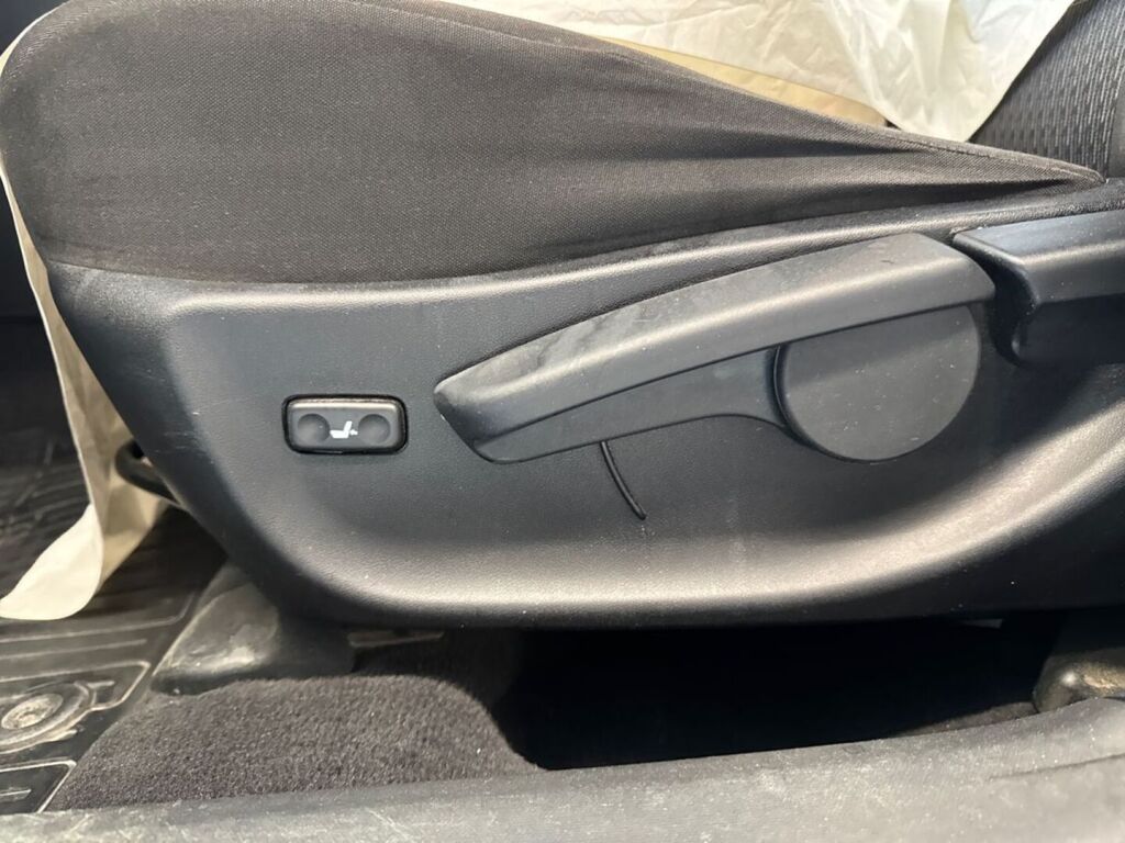 Toyota Avensis 2013 Musta