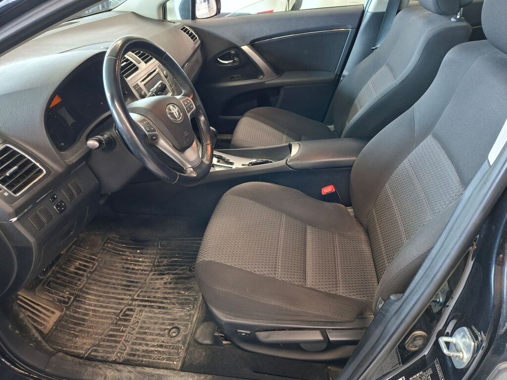 Toyota Avensis 2013 Musta