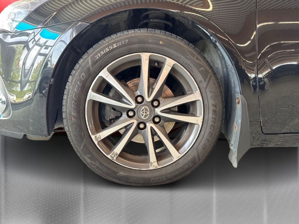 Toyota Avensis 2013 Musta