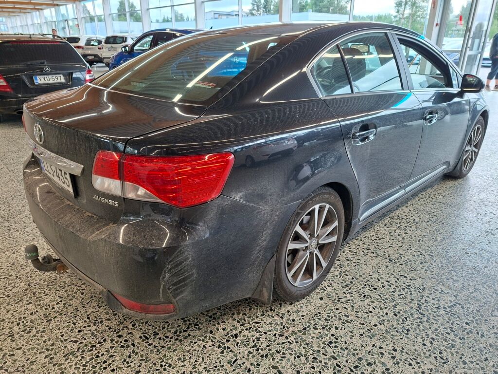 Toyota Avensis 2013 Musta