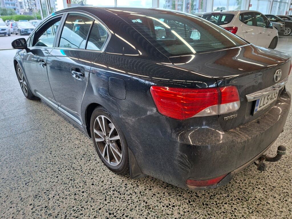 Toyota Avensis 2013 Musta