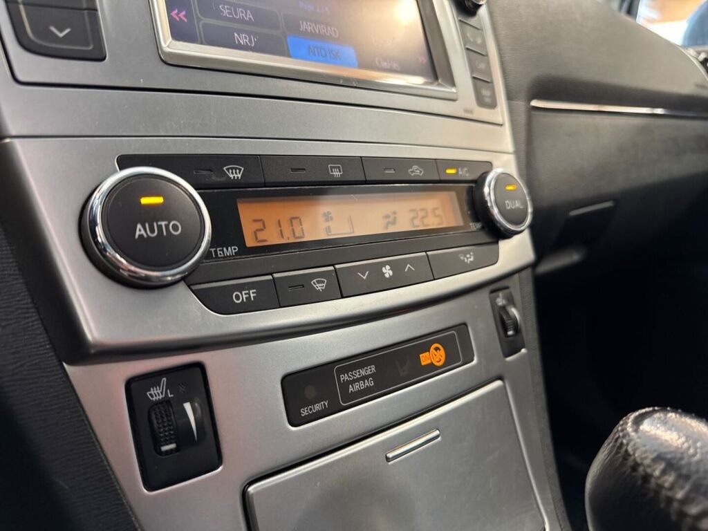 Toyota Avensis 2013 Musta